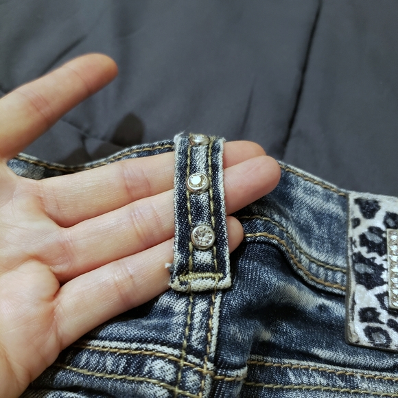 L.A.Idol Edgy Capris Denim - Picture 11 of 12